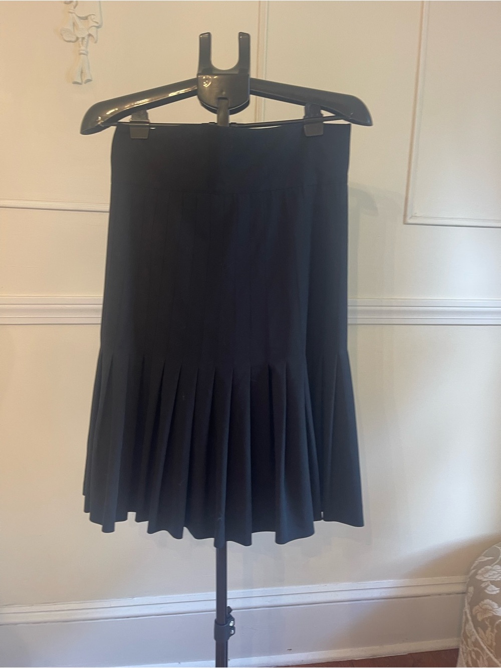 Tombolini Black Pleated Midi Skirt with Fitted Waist